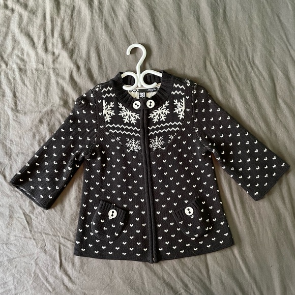 DC Black and White Snowflake Polka Dot Winter Christmas Sweater - Picture 1 of 3
